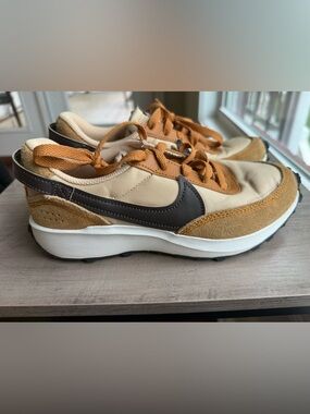 Nike Women’s Sneakers in Beige, Brown, Tan